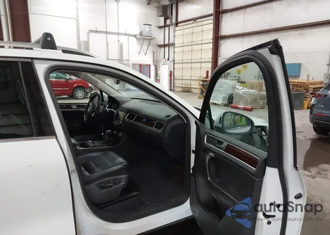 2016 Volkswagen Touareg Sport/Lux/Executive from USA, damaged, VIN WVGEF9BP9GD008521